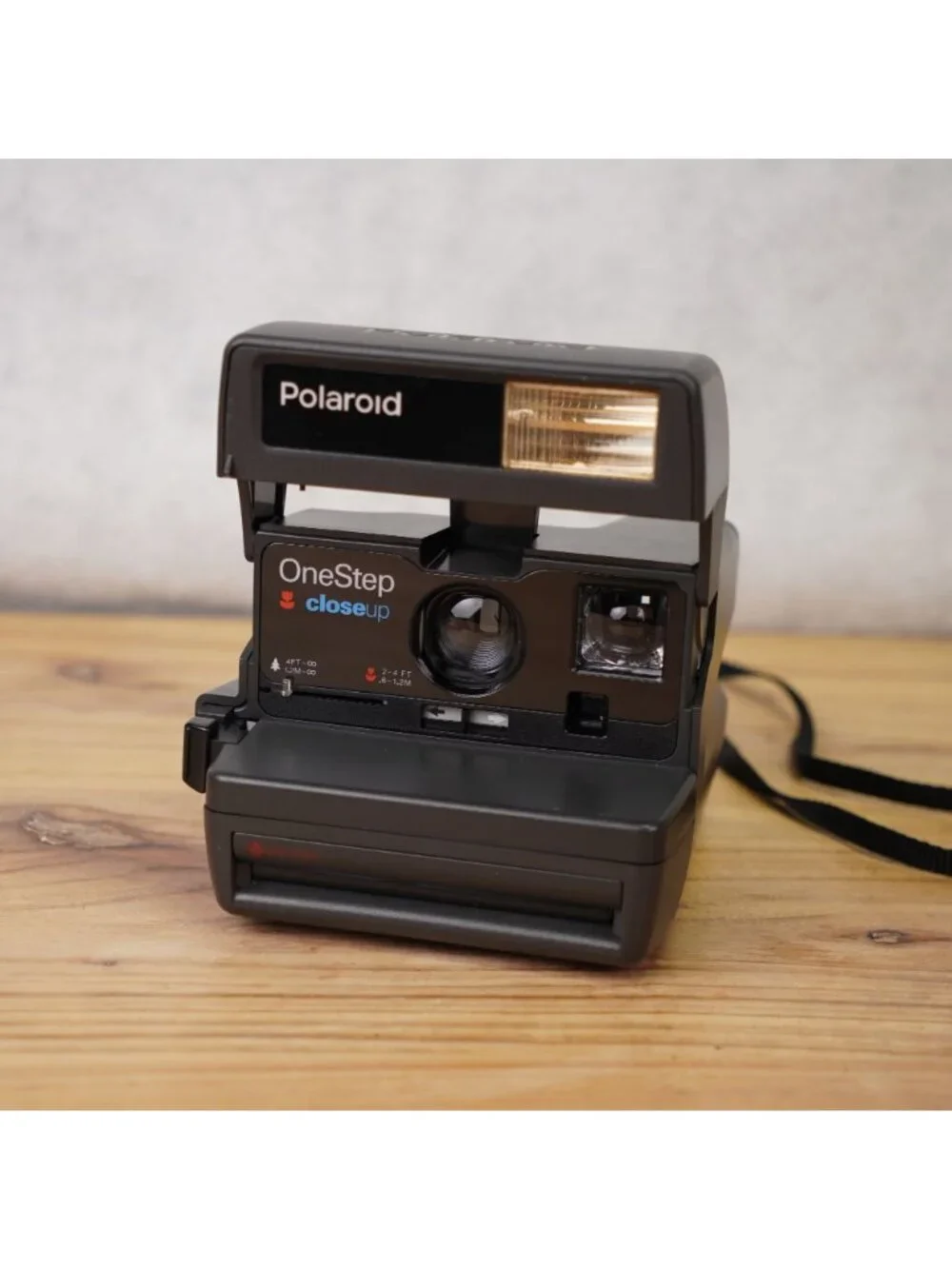 Polaroid OneStep Close-Up 600 Instant Camera Retro Black With Built-In Flash